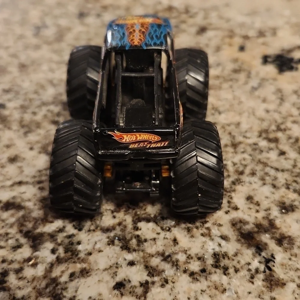 Hotwheels monster truck jmhas bent axel poor condition